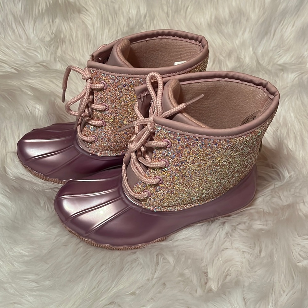 Girls size 3 Adrienne Vittadini Duck Boots